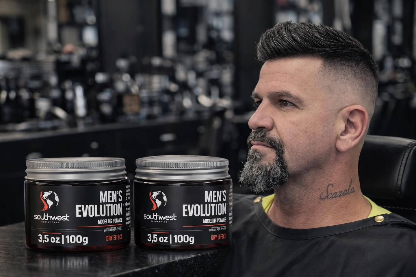 Men’s Evolution – Modeling Pomade (Dry Effect)
A clean, controlled finish that lasts. This dry-effect pomade gives strong hold without shine, keeping the hair in place while maintaining a natural look. Enriched with Green Coffee, Glycolic Extract, and Hinoki, it adds texture, definition, and long-lasting structure.
Perfect for modern cuts, daily styling, and men who want precision with zero residue.