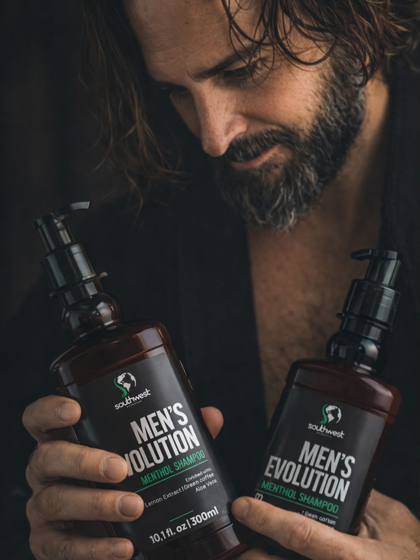 Men’s Evolution Menthol Shampoo
A cool, refreshing cleanse that wakes up your hair and scalp. This formula blends menthol, aloe vera, lemon extract, and green coffee to remove buildup, energize the roots, and leave your hair feeling clean and revived.
Perfect for daily use and ideal for men who want freshness, strength, and a healthier look every day.